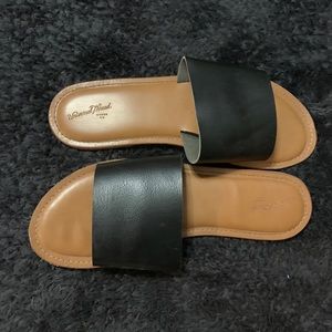 COPY - Universal Thread Sandals 🩴